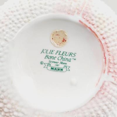 JOLIE FLEURS - SEYMOUR MANNS DETAILED BONE CHINA VASE