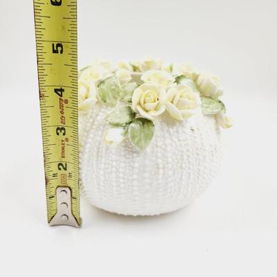 JOLIE FLEURS - SEYMOUR MANNS DETAILED BONE CHINA VASE