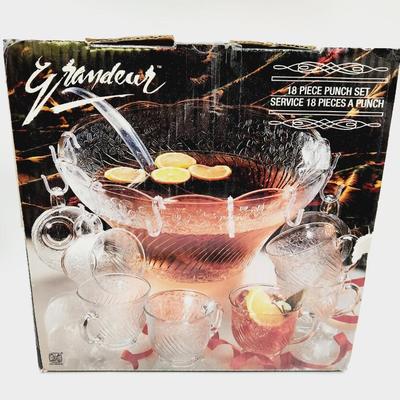 NEW 16 PC GRANDEUR ETCHED GLASS PUNCH BOWL SET
