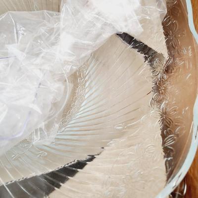 NEW 16 PC GRANDEUR ETCHED GLASS PUNCH BOWL SET