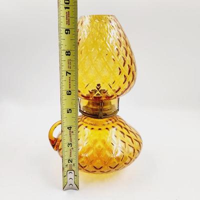 VINTAGE YELLOW DIAMOND CUT OIL LAMP