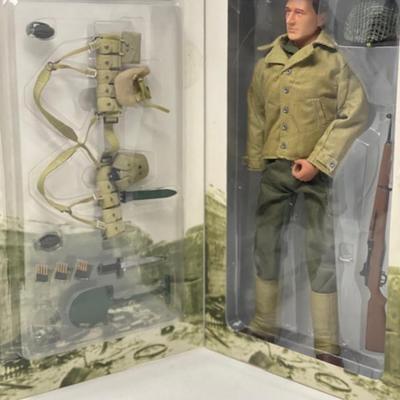 Scott - WWII Normandy 1944 4th Infantry Division Private DRAGON 12" Figurine