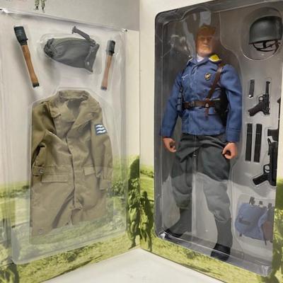 Siegfried - WWII Crete 1941 Fallschirmjager FJR3 DRAGON 12" Figurine