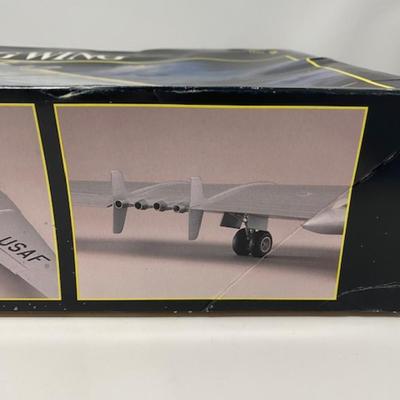 AMT Northrop YB-49 Flying Wing Model