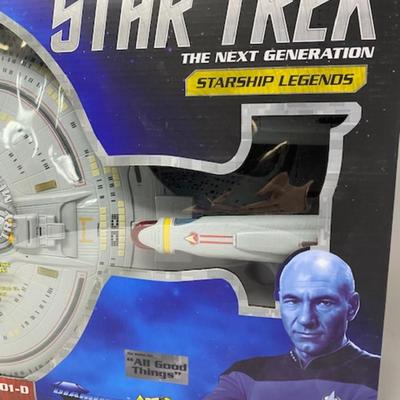 Star Trek The Next Generation Starship Legends U.S.S. Enterprise NCC-1701-D Elecgtronic Starship