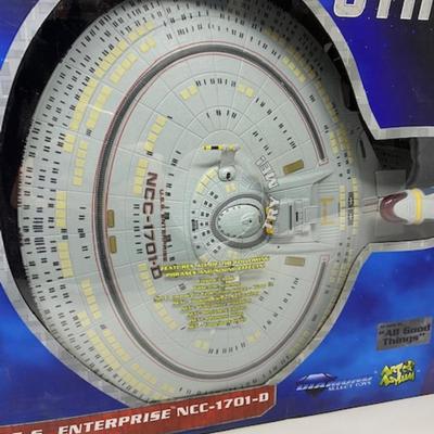 Star Trek The Next Generation Starship Legends U.S.S. Enterprise NCC-1701-D Elecgtronic Starship