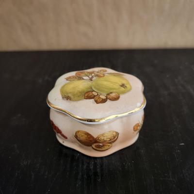 Small pear jewelry box