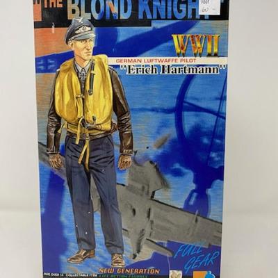 Erich Hartmann - WWII The Blond Knight German Luftwaffe Pilot DRAGON 12" Figurine