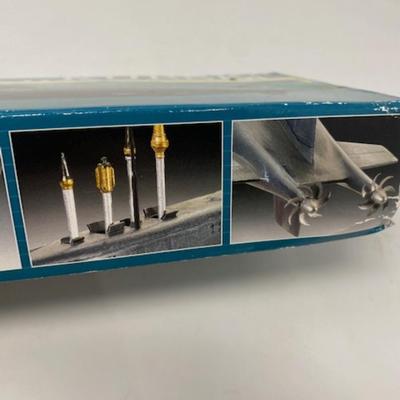 Oscar-II Class Submarine K-141 Kursk REVEL 1:350 Model