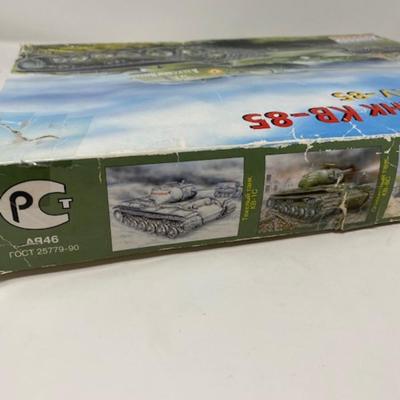 Heavy TAnk KV-85 Eastern Express Model 1:35