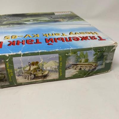 Heavy TAnk KV-85 Eastern Express Model 1:35