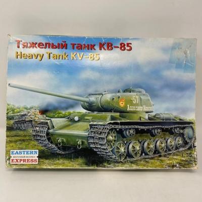 Heavy TAnk KV-85 Eastern Express Model 1:35