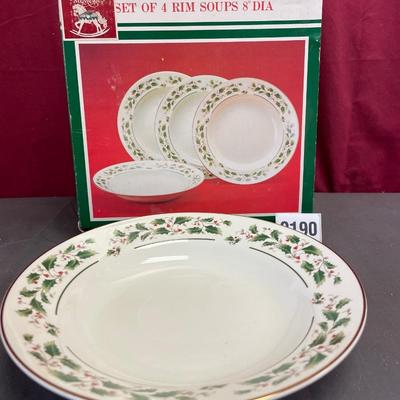 Set of 4 soup bowls
