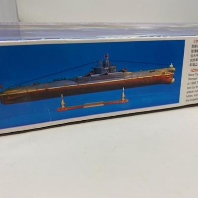 Chinese Type 33G Submarine Trumpeter Model 1:144