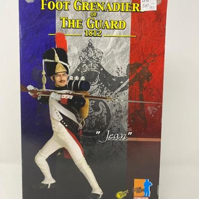 Foot Grenadier of The Guard 1812 DRAGON 12" Figurine