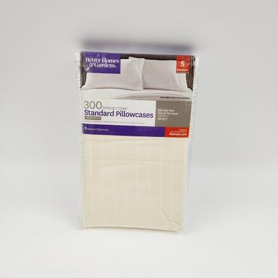 NEW BETTER HOMES & GARDEN 300 THREAD COUNT STAND PILLOWCASE SET OF 2