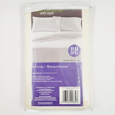 NEW BETTER HOMES & GARDEN 300 THREAD COUNT STAND PILLOWCASE SET OF 2