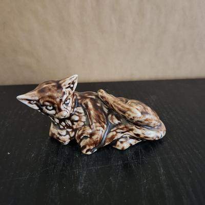 Small glass cat figure
