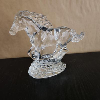 Crystal horse figure