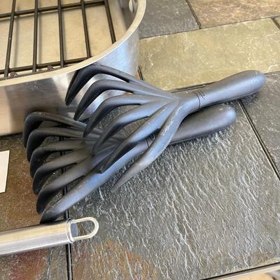 Roasting pan with additions