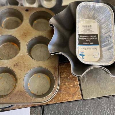 Lot of tin bake ware