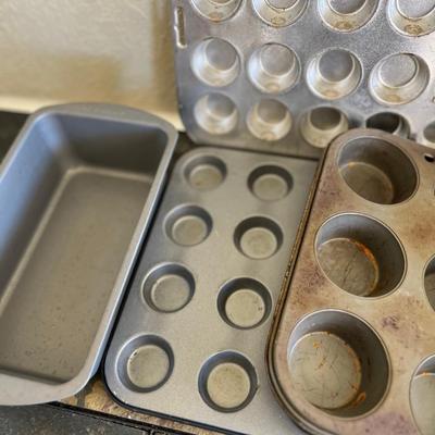Lot of tin bake ware
