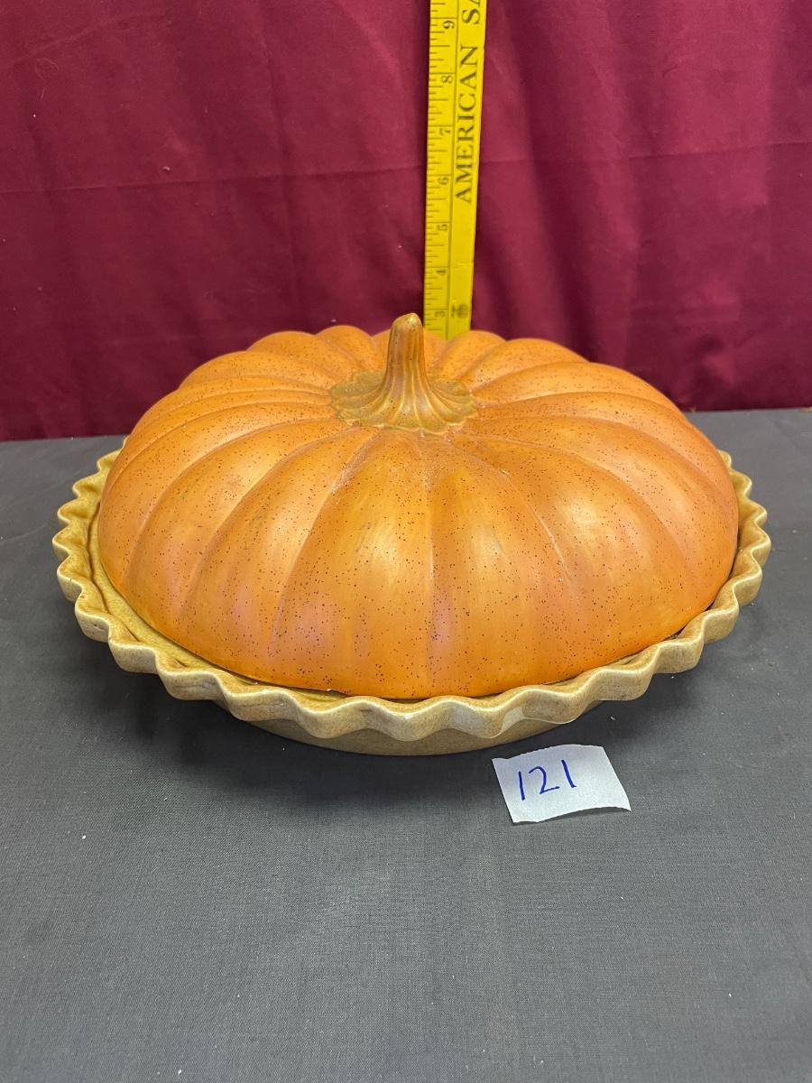 Pie plate with lid estatesales