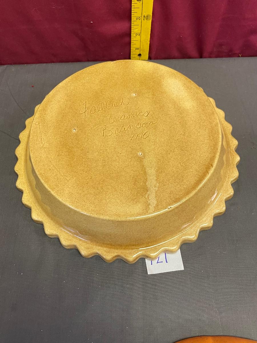 Pie plate with lid estatesales