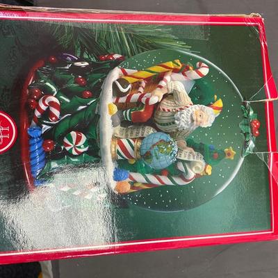 Santa snow globe