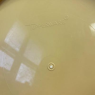 Tupperware cake container