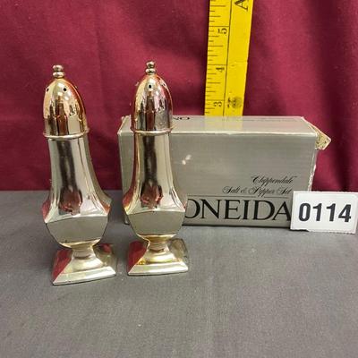 Oneida salt and pepper shakers