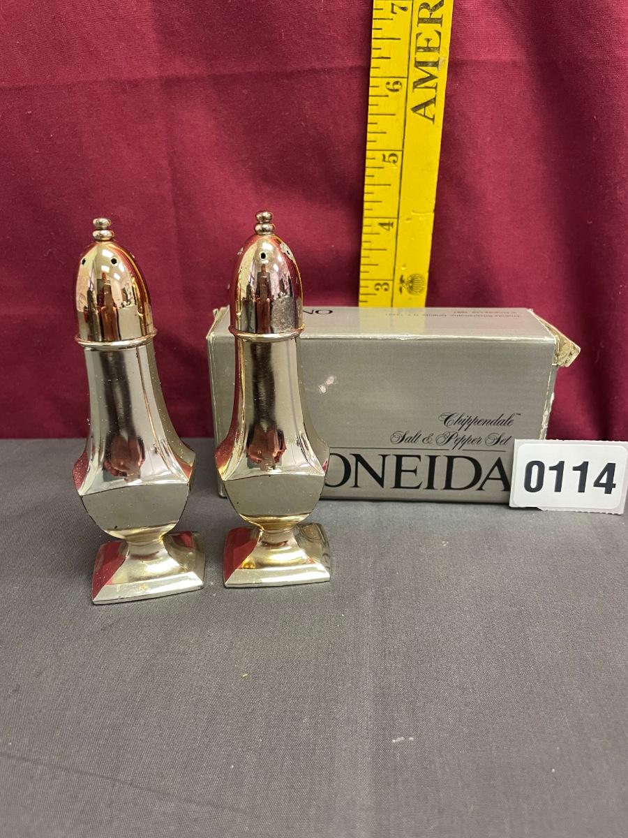 Oneida salt and pepper shakers