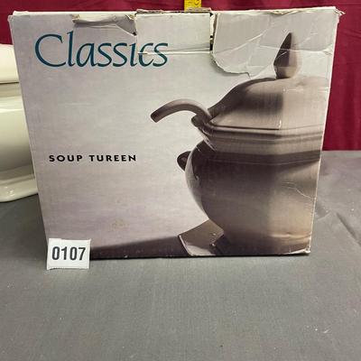Soup tureen