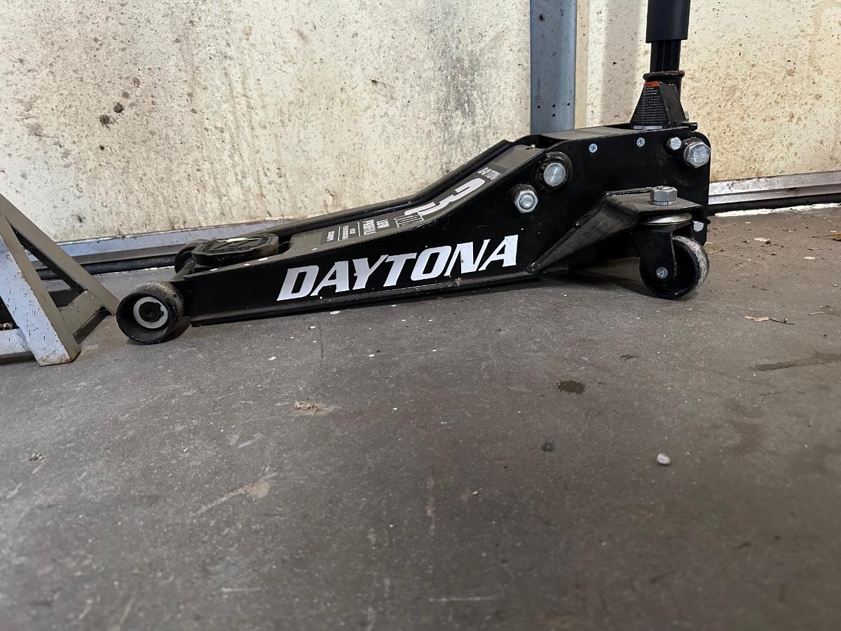 DAYTONA 3 TON JACK AND JACK STANDS
