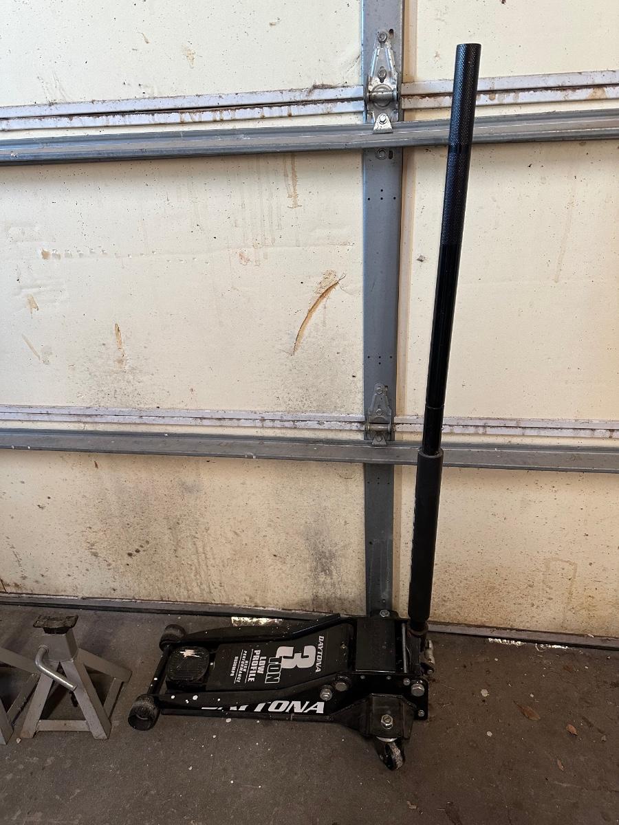 DAYTONA 3 TON JACK AND JACK STANDS