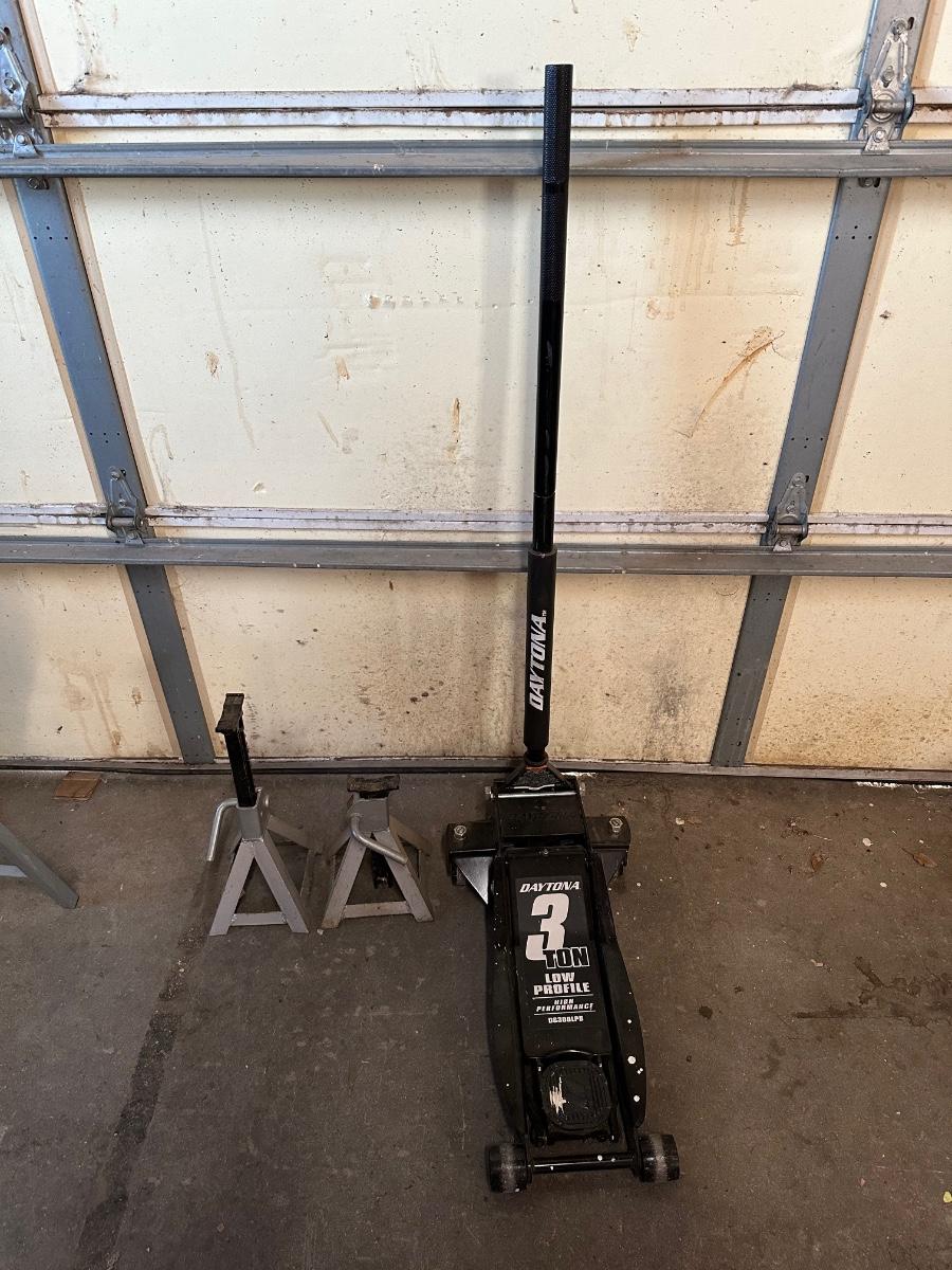 DAYTONA 3 TON JACK AND JACK STANDS