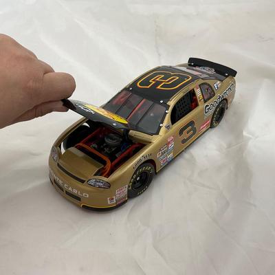 -8- NASCAR | 1:18 Scale Die Cast | 1998 Goodwrench and Bass Pro Shop | Dale Earnhardt Sr.