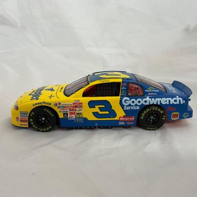 -10- NASCAR | 1:18 Scale Die Cast | 1999 GM Goodwrench and Wrangler Chevrolet | Dale Earnhardt Sr.