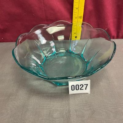 Vintage turquoise glass 8â€ serving bowl