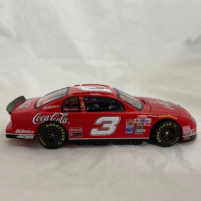 -11- NASCAR | 1:18 Scale Die Cast | Coca-Cola Chevrolet | Dale Earnhardt Sr.