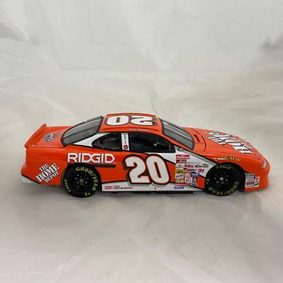 -17- NASCAR | 1:18 Scale Die Cast | 2000 Home Depot Rookie of The Year | Tony Stewart