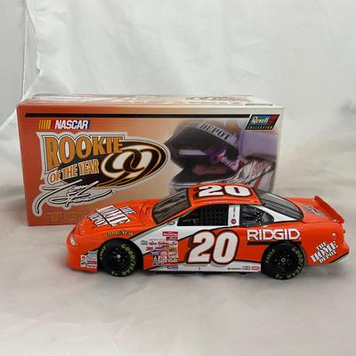 -17- NASCAR | 1:18 Scale Die Cast | 2000 Home Depot Rookie of The Year | Tony Stewart