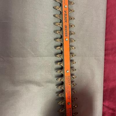 Black & decker 17â€ electric hedge cutter