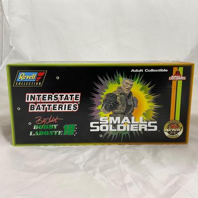-22- NASCAR | 1:18 Scale Die Cast | Interstate Batteries Small Soldiers | Bobby Labonte