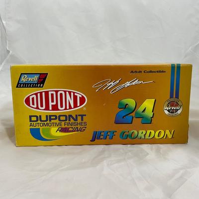 -25- NASCAR | 1:18 Scale Die Cast | 1998 DuPoint Chromalusion 50th Anniversary | Jeff Gordon