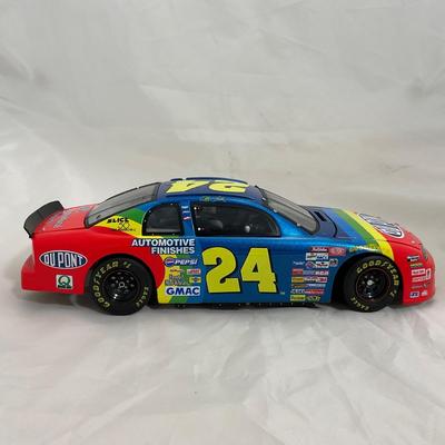 -26- NASCAR | 1:18 Scale Die Cast | 1998 DuPoint  Chevrolet | Jeff Gordon