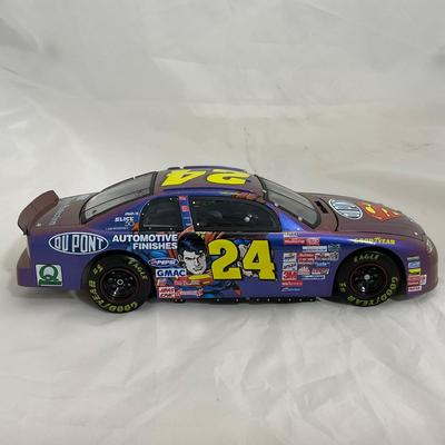 -28- NASCAR | 1:18 Scale Die Cast | 1999 Superman DuPoint and Automotive | Jeff Gordon