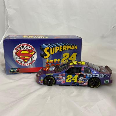 -28- NASCAR | 1:18 Scale Die Cast | 1999 Superman DuPoint and Automotive | Jeff Gordon