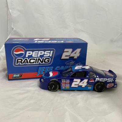 -29- NASCAR | 1:18 Scale Die Cast | 1999 Pepsi Chevrolet | Jeff Gordon