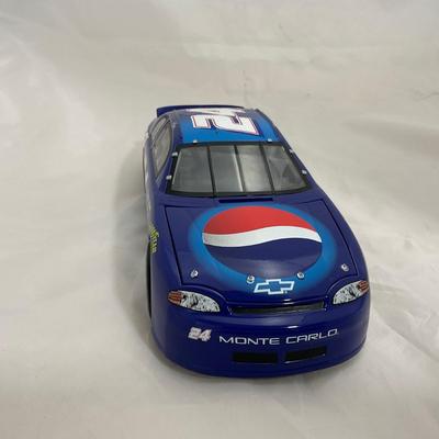 -29- NASCAR | 1:18 Scale Die Cast | 1999 Pepsi Chevrolet | Jeff Gordon